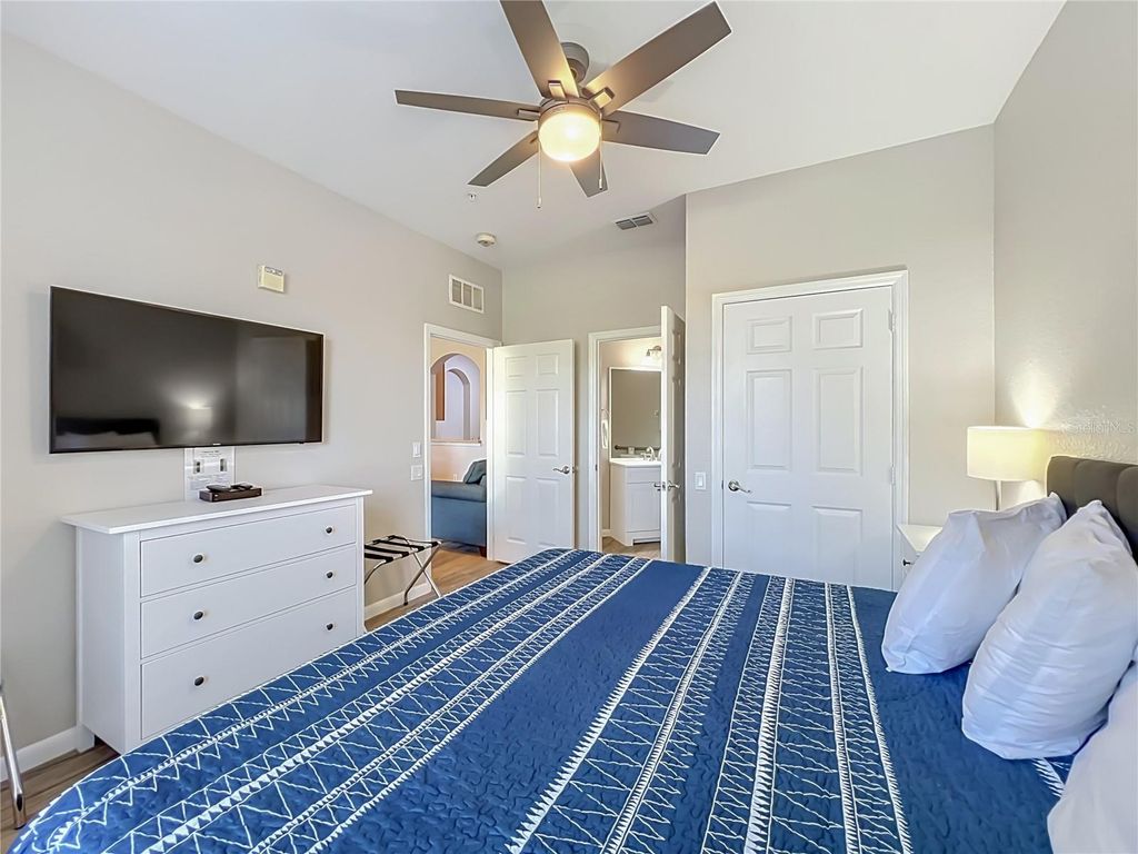 Image 6 of property listing at 4814 CAYVIEW AVENUE 10213, Orlando, FL 32819