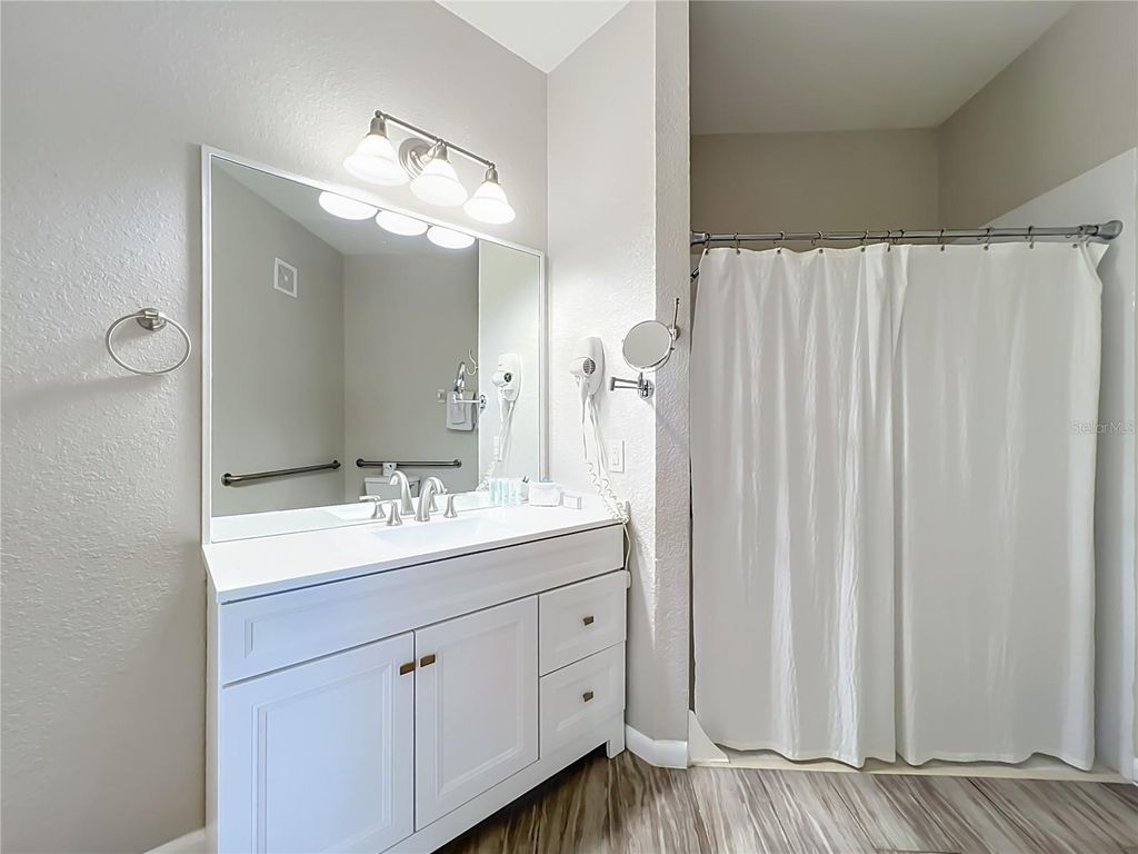 Image 7 of property listing at 4814 CAYVIEW AVENUE 10213, Orlando, FL 32819
