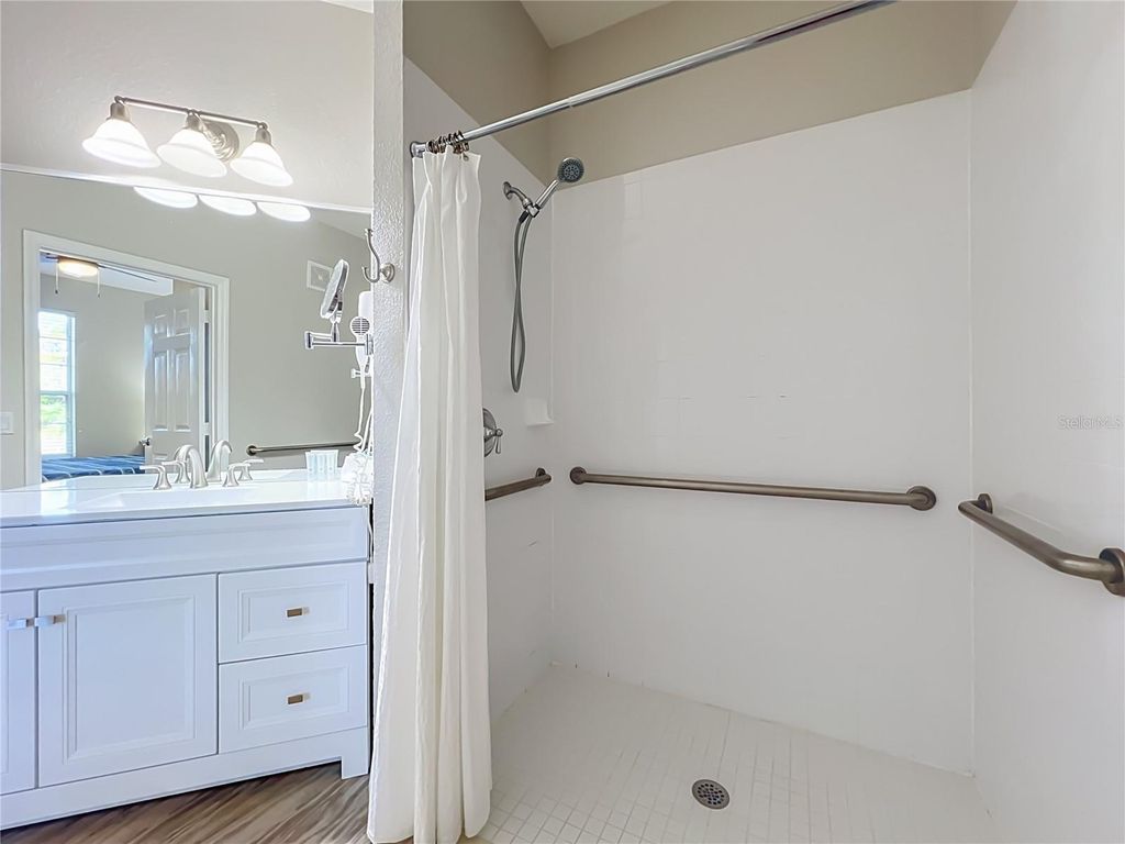 Image 9 of property listing at 4814 CAYVIEW AVENUE 10213, Orlando, FL 32819