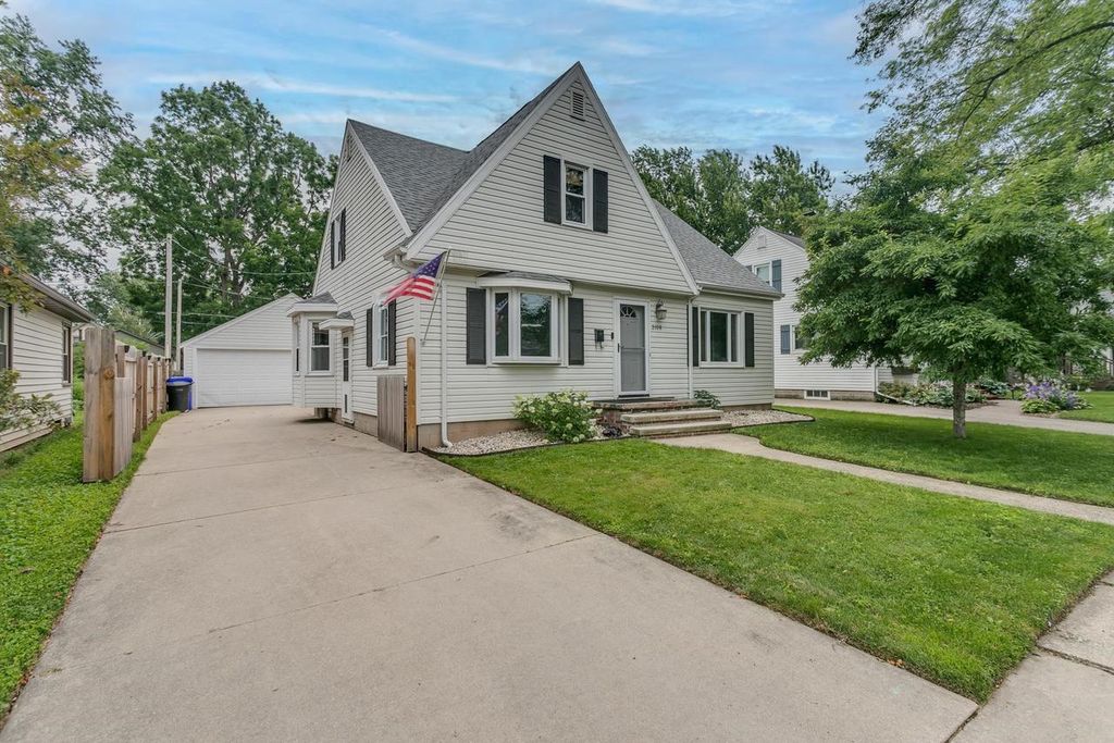 2108 N SUPERIOR STREET, Appleton, WI 54911