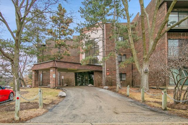 1002 Castilian Court 302, Glenview, IL 60025