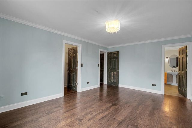 1002 Castilian Court 302, Glenview, IL 60025