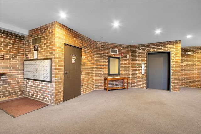 1002 Castilian Court 302, Glenview, IL 60025