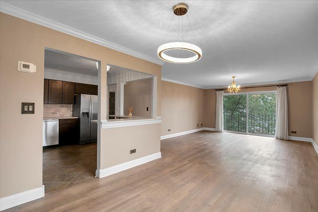 1002 Castilian Court 302, Glenview, IL 60025