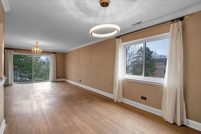 1002 Castilian Court 302, Glenview, IL 60025