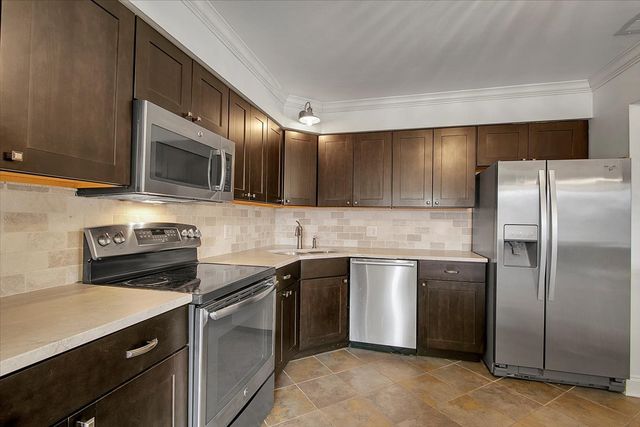 1002 Castilian Court 302, Glenview, IL 60025