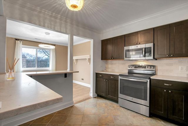 1002 Castilian Court 302, Glenview, IL 60025