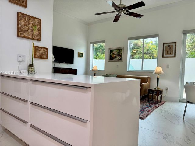 7800 Collins Ave 101, Miami Beach, FL 33141