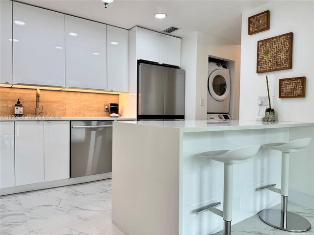 7800 Collins Ave 101, Miami Beach, FL 33141