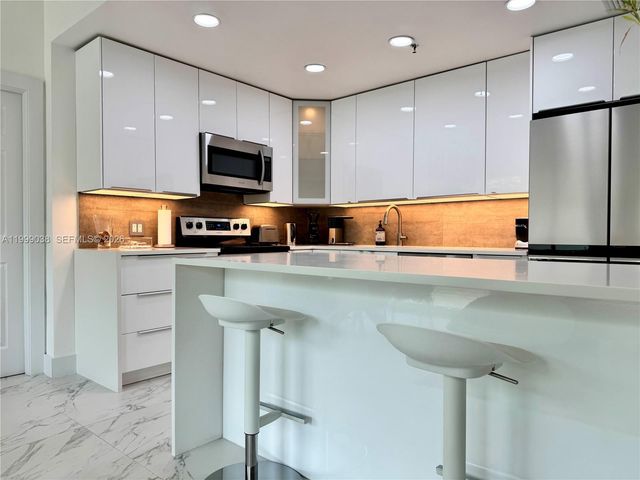 7800 Collins Ave 101, Miami Beach, FL 33141