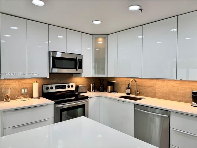 7800 Collins Ave 101, Miami Beach, FL 33141