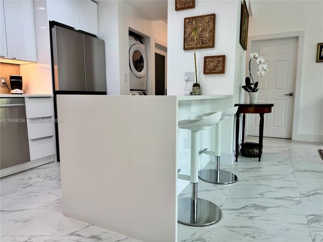 7800 Collins Ave 101, Miami Beach, FL 33141