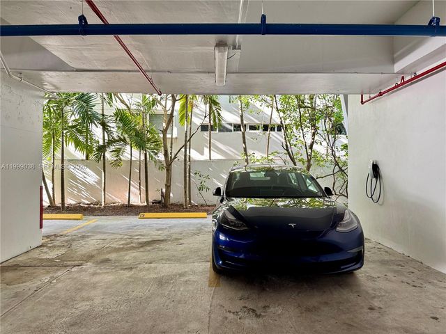 7800 Collins Ave 101, Miami Beach, FL 33141