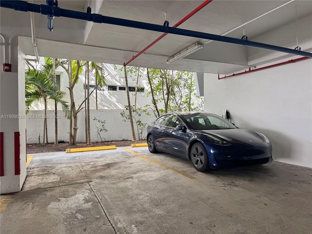 7800 Collins Ave 101, Miami Beach, FL 33141