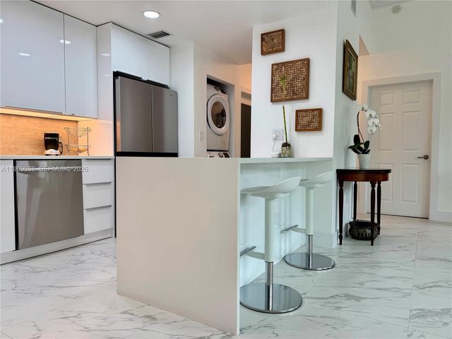 7800 Collins Ave 101, Miami Beach, FL 33141