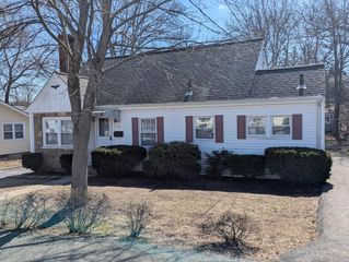 14 Hillside Road, Braintree, MA 02184