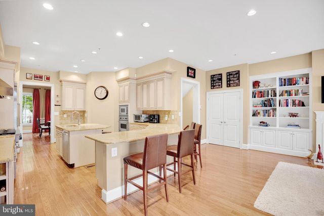 714 BRACEY LN, Alexandria, VA 22314