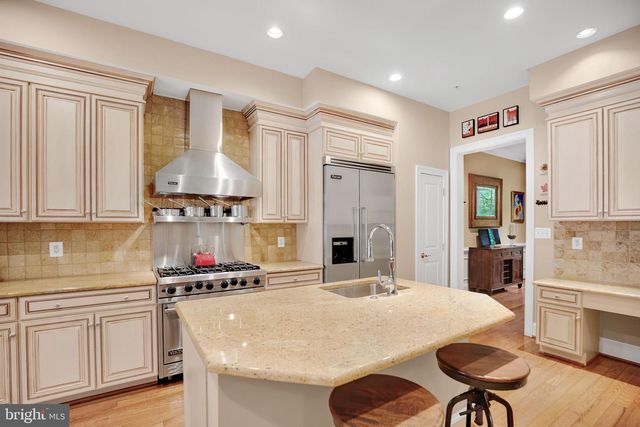 714 BRACEY LN, Alexandria, VA 22314