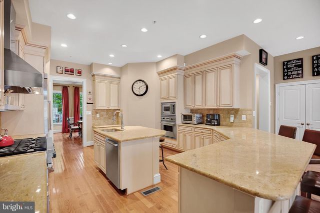 714 BRACEY LN, Alexandria, VA 22314