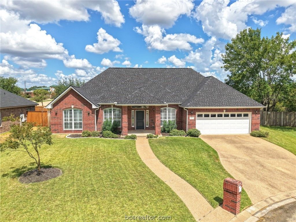 4911 Park Hampton Drive, Bryan, TX 77802 — exterior