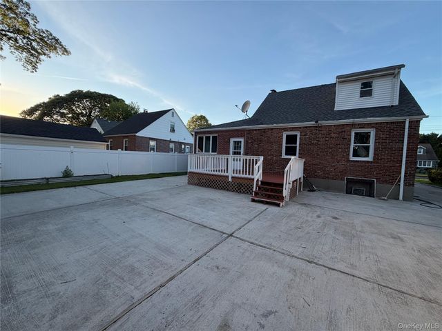 94 E Fenimore Street, Valley Stream, NY 11580