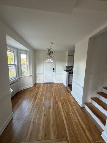 94 E Fenimore Street, Valley Stream, NY 11580