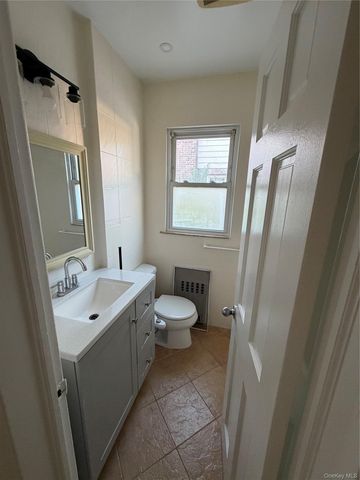 94 E Fenimore Street, Valley Stream, NY 11580