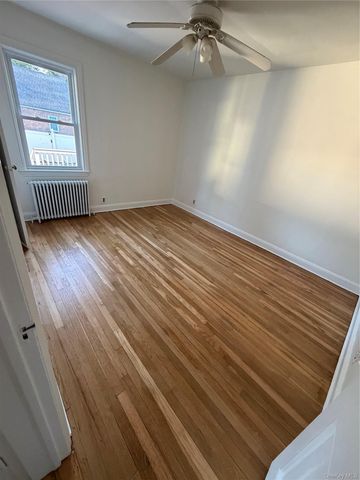 94 E Fenimore Street, Valley Stream, NY 11580