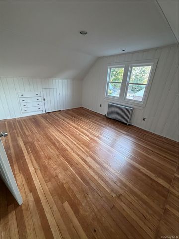 94 E Fenimore Street, Valley Stream, NY 11580