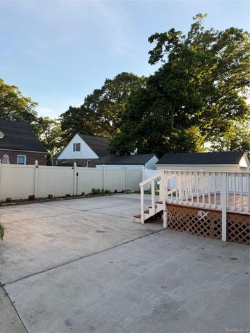 94 E Fenimore Street, Valley Stream, NY 11580