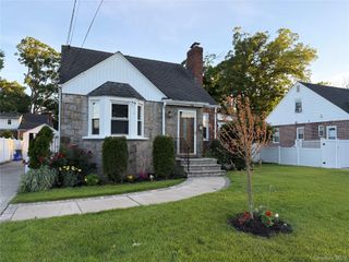 94 E Fenimore Street, Valley Stream, NY 11580