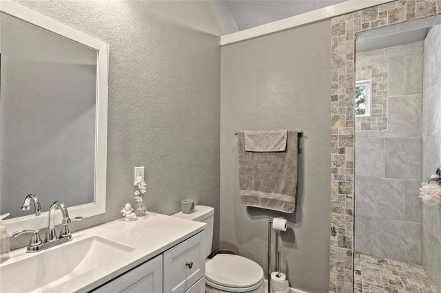 501 County Road 2298, Cleveland, TX 77327