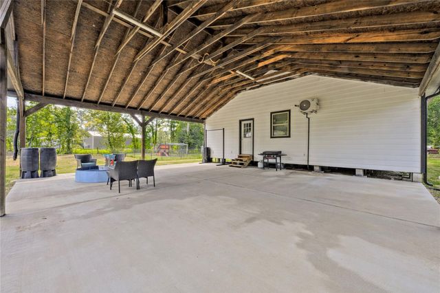 501 County Road 2298, Cleveland, TX 77327