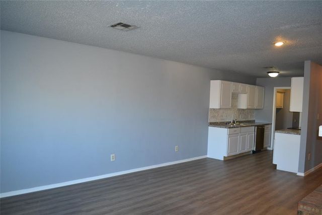 619 Peppertree Lane, Midwest City, OK 73110