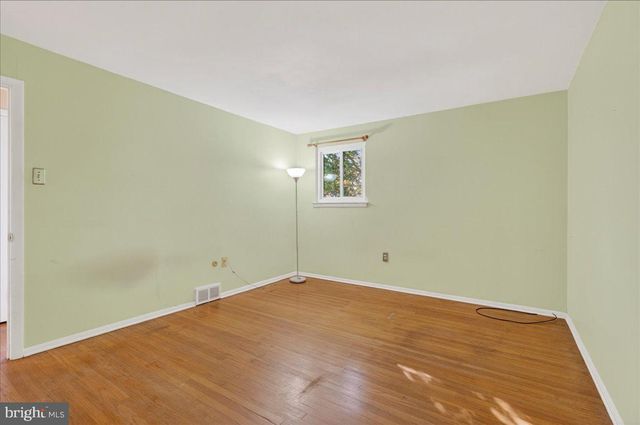1404 HAMPTON LN, Warminster, PA 18974