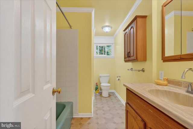 1404 HAMPTON LN, Warminster, PA 18974