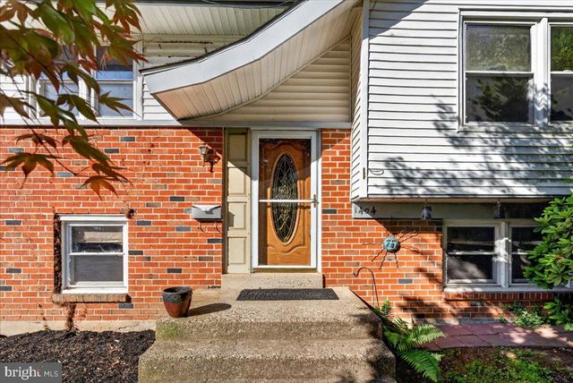 1404 HAMPTON LN, Warminster, PA 18974