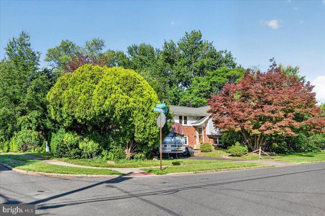 1404 HAMPTON LN, Warminster, PA 18974