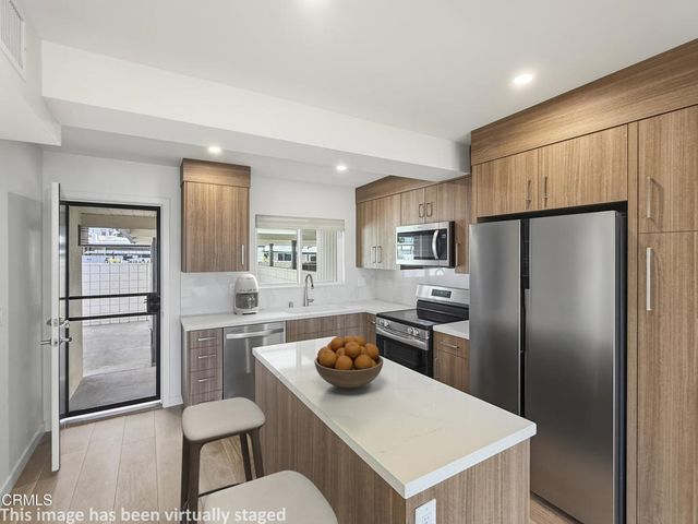 61 B Redwood Avenue, Ventura, CA 93003