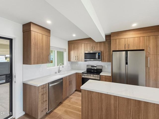 61 B Redwood Avenue, Ventura, CA 93003