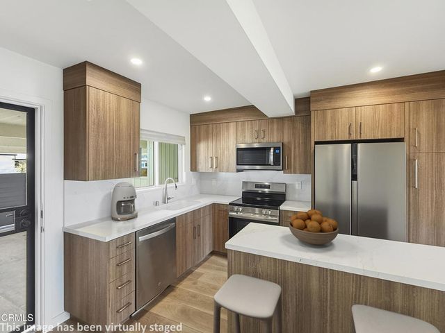 61 B Redwood Avenue, Ventura, CA 93003