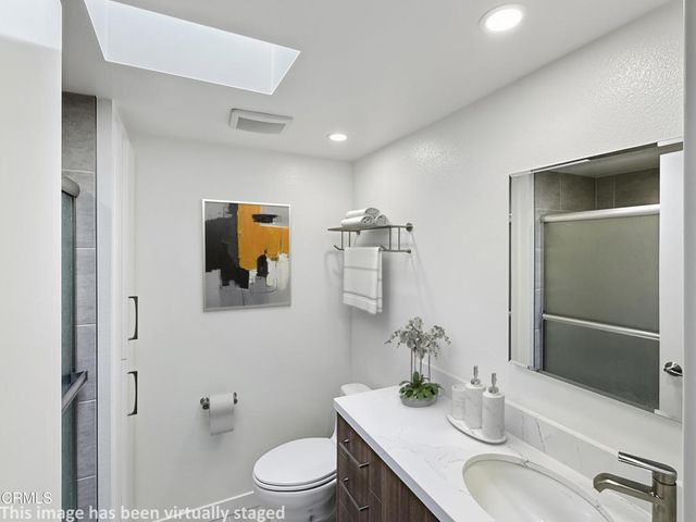 61 B Redwood Avenue, Ventura, CA 93003