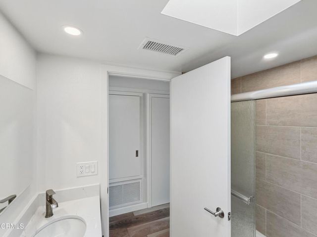 61 B Redwood Avenue, Ventura, CA 93003