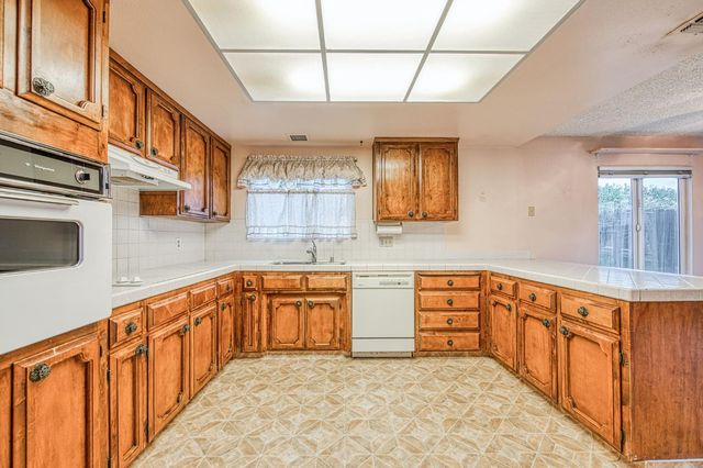 3145 Sylmar Avenue, Clovis, CA 93612