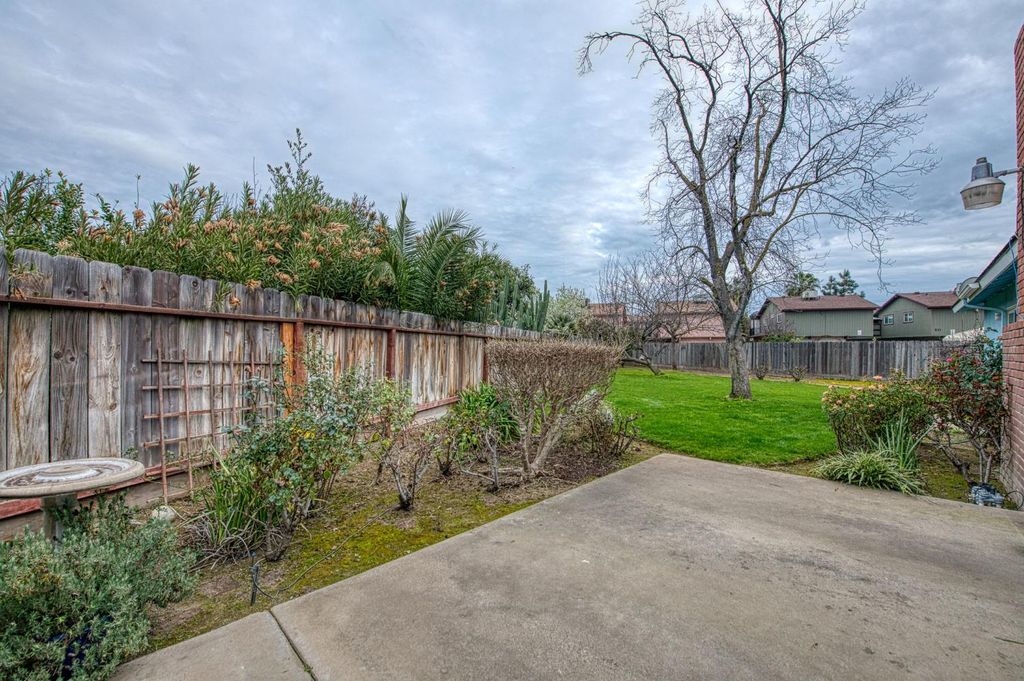 Image 17 of property listing at 3145 Sylmar Avenue, Clovis, CA 93612