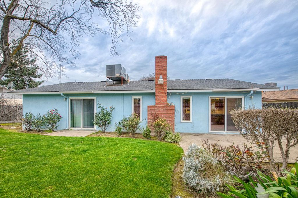 Image 18 of property listing at 3145 Sylmar Avenue, Clovis, CA 93612