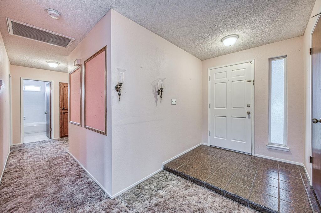 Image 2 of property listing at 3145 Sylmar Avenue, Clovis, CA 93612