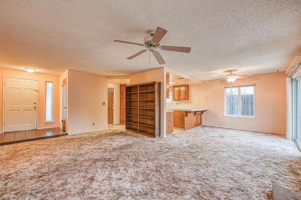 Image 5 of property listing at 3145 Sylmar Avenue, Clovis, CA 93612