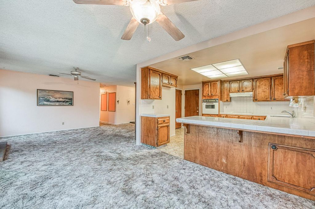 Image 6 of property listing at 3145 Sylmar Avenue, Clovis, CA 93612