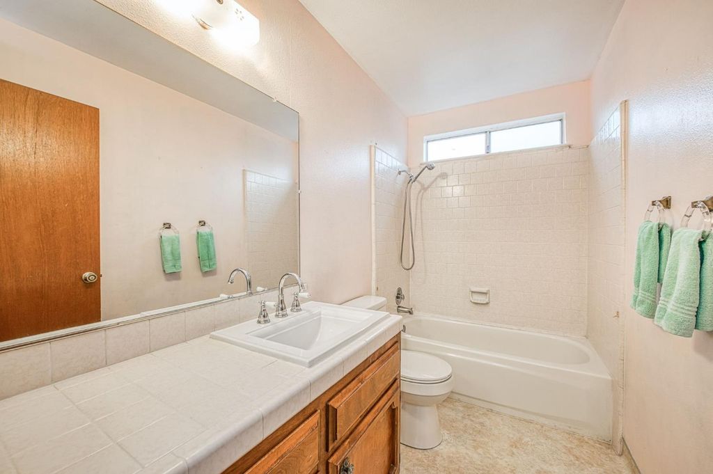 Image 9 of property listing at 3145 Sylmar Avenue, Clovis, CA 93612